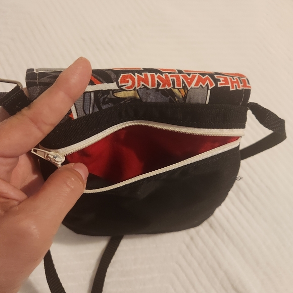 Walking Dead Black Fabric & Patent Messanger Crossbag Purse - Picture 9 of 10